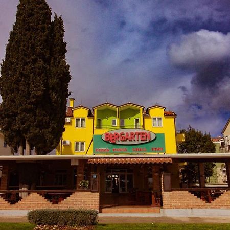 Biergarten メドゥリン エクステリア 写真
