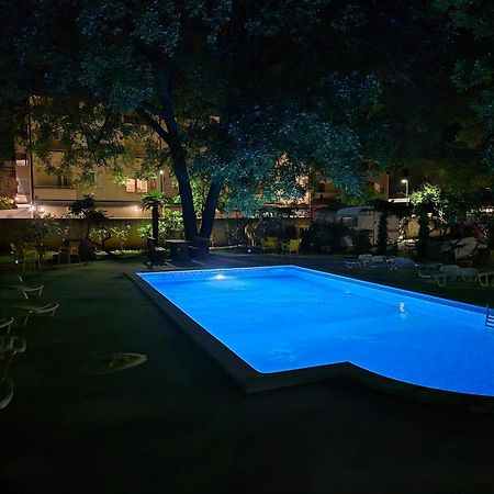 Biergarten メドゥリン エクステリア 写真