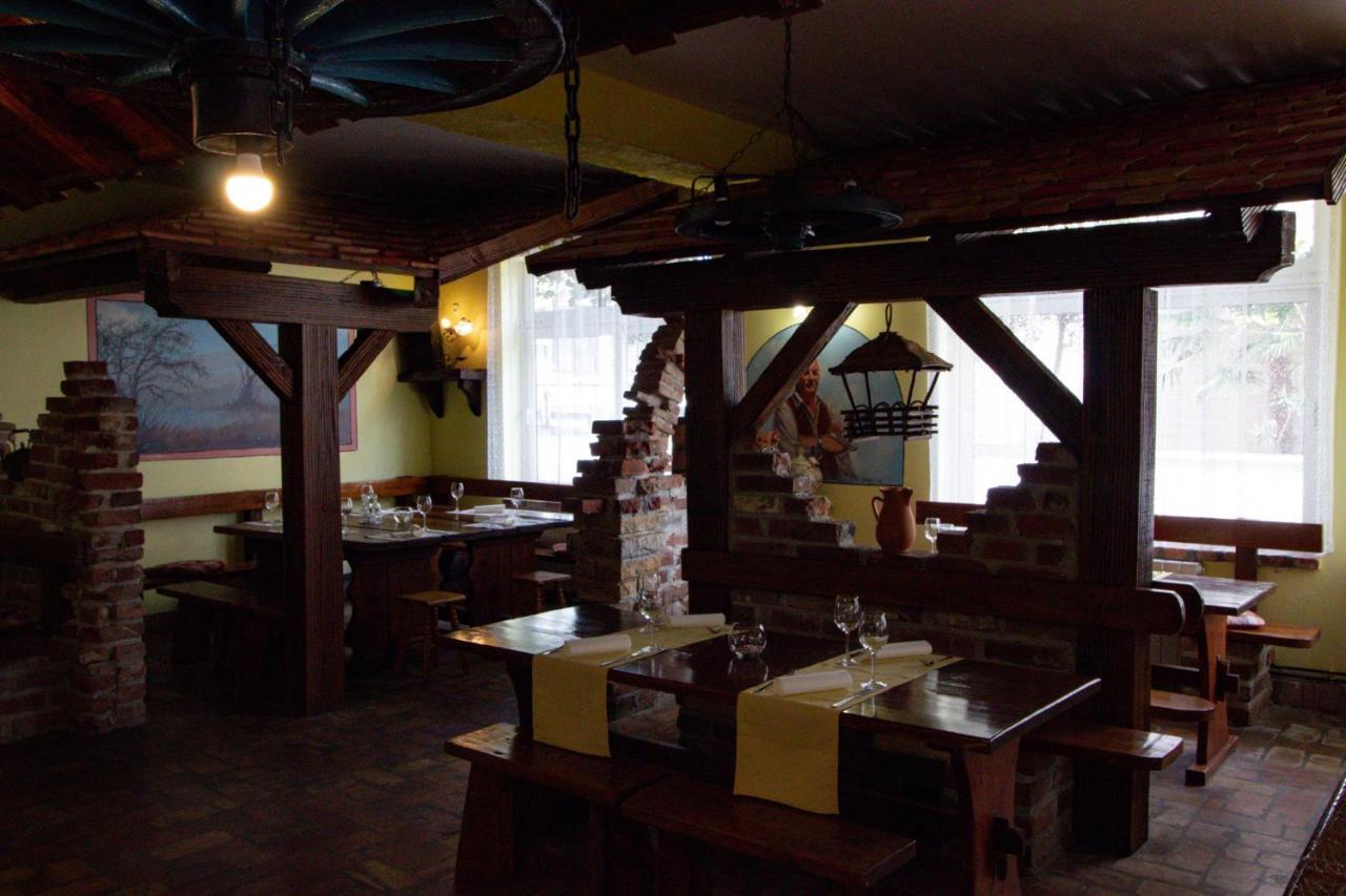 Biergarten メドゥリン エクステリア 写真