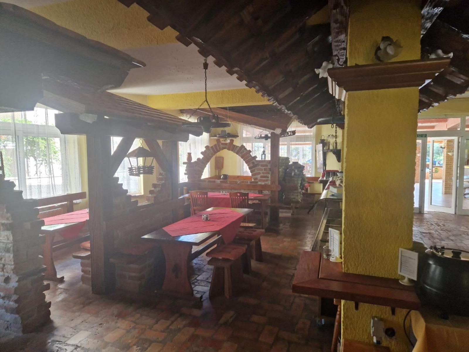 Biergarten メドゥリン エクステリア 写真