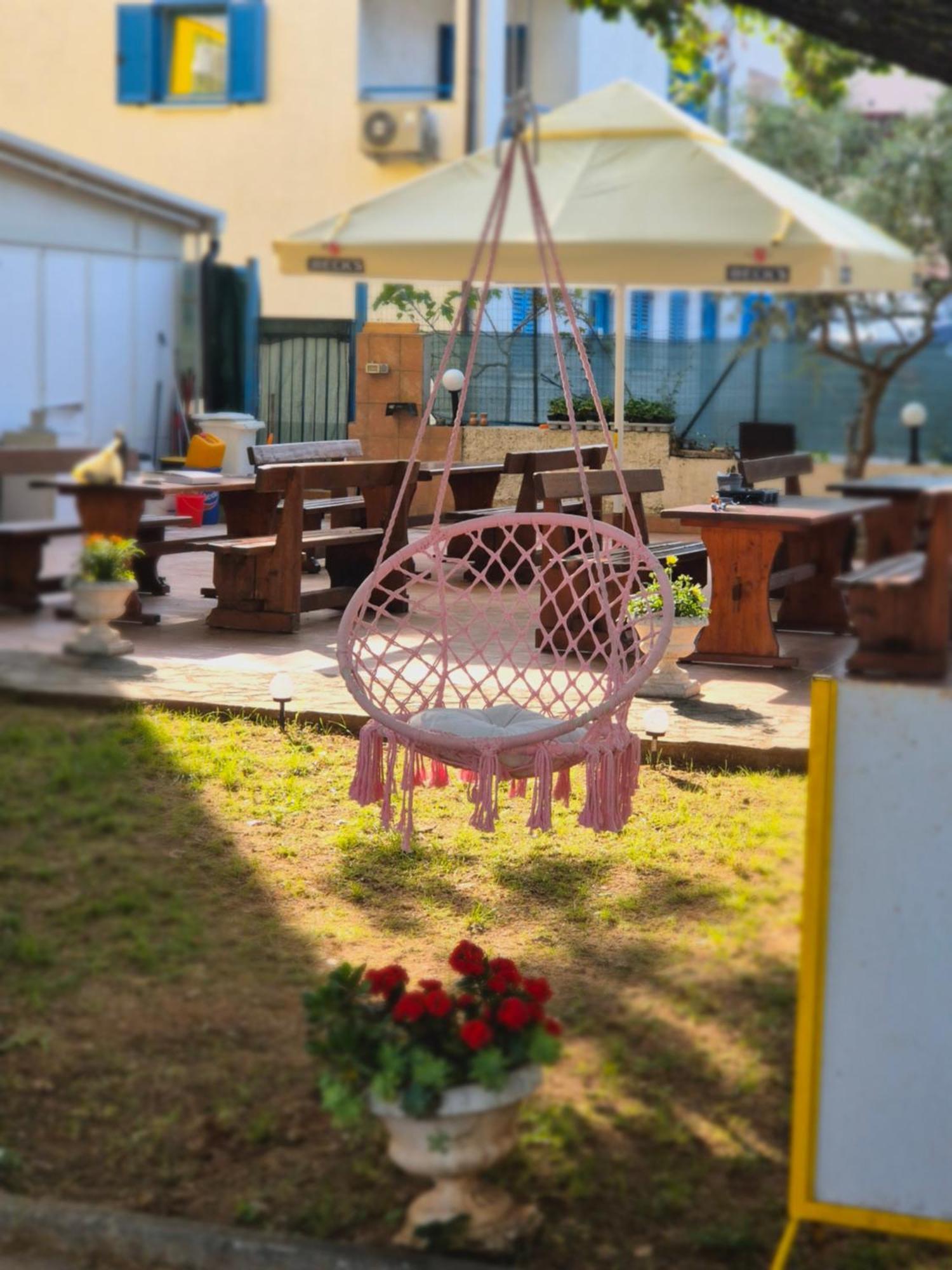 Biergarten メドゥリン エクステリア 写真