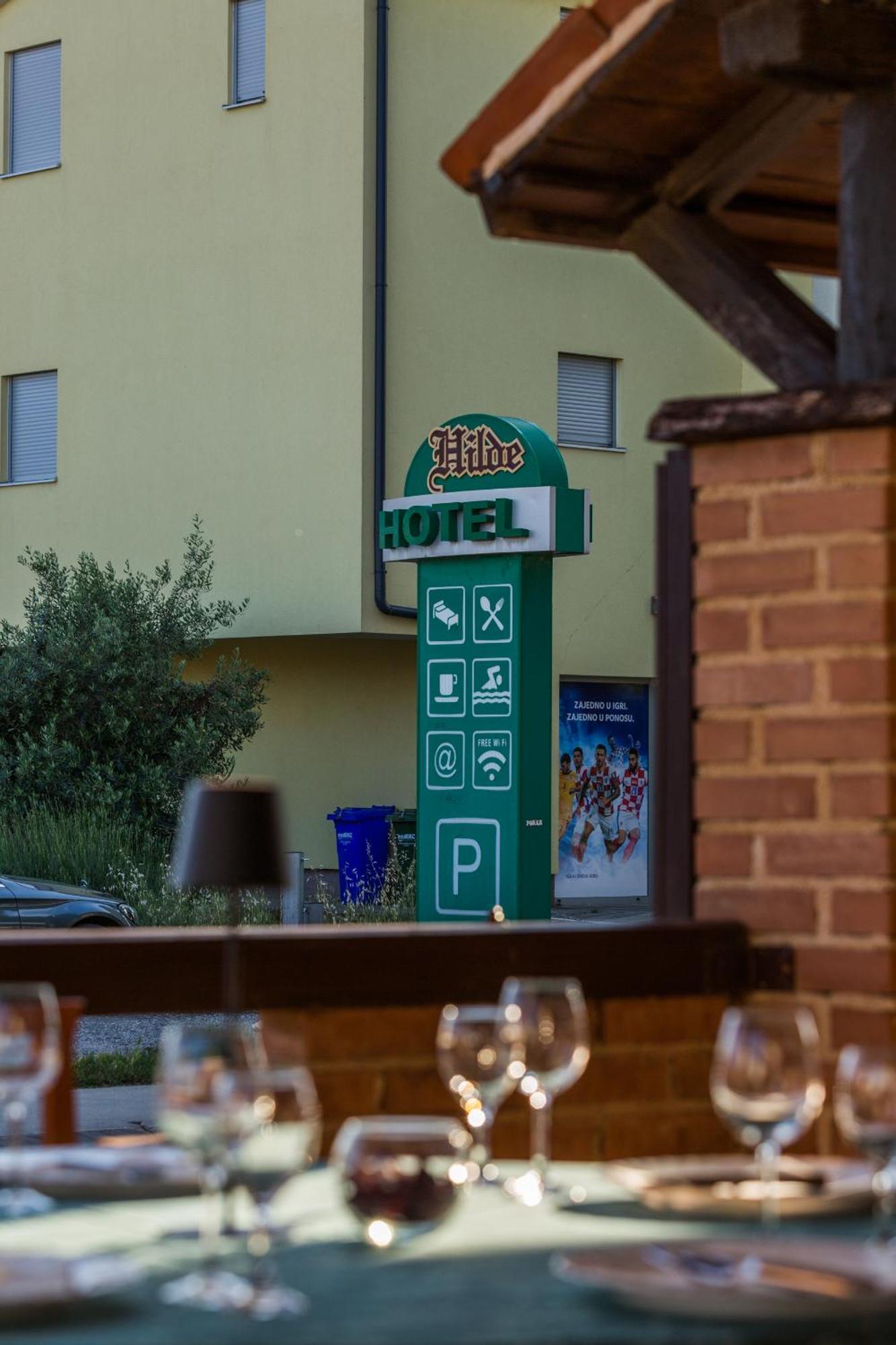 Biergarten メドゥリン エクステリア 写真