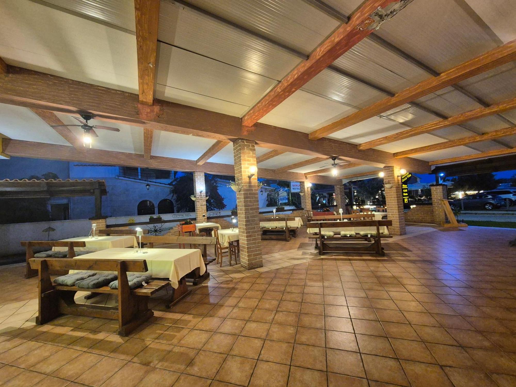 Biergarten メドゥリン エクステリア 写真