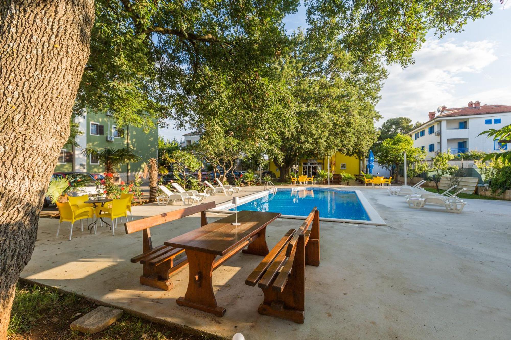 Biergarten メドゥリン エクステリア 写真