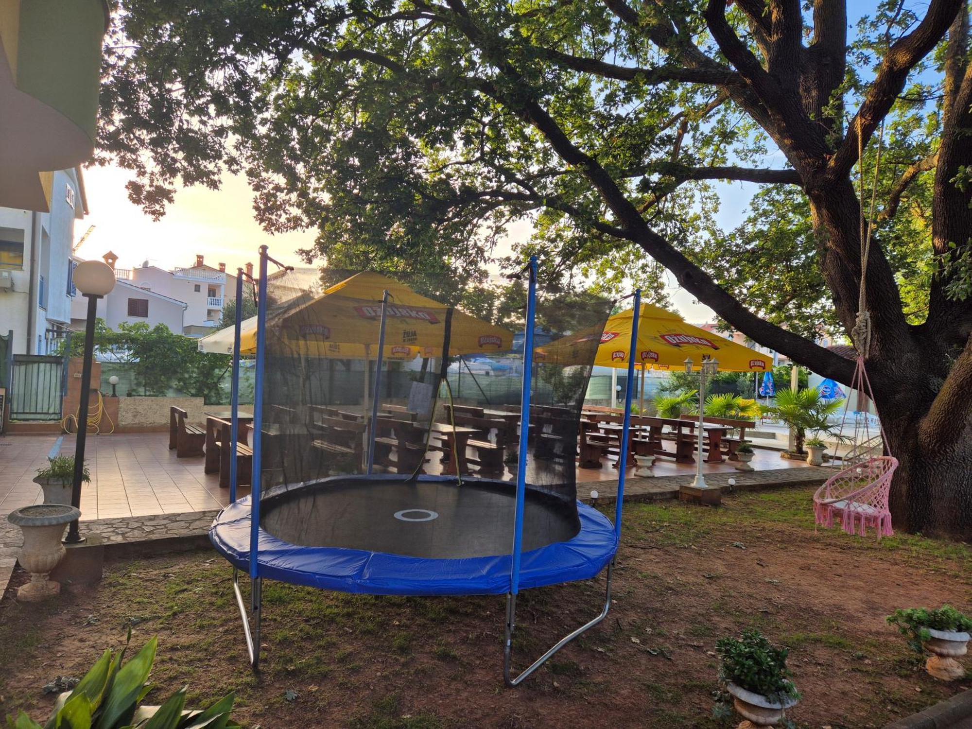 Biergarten メドゥリン エクステリア 写真