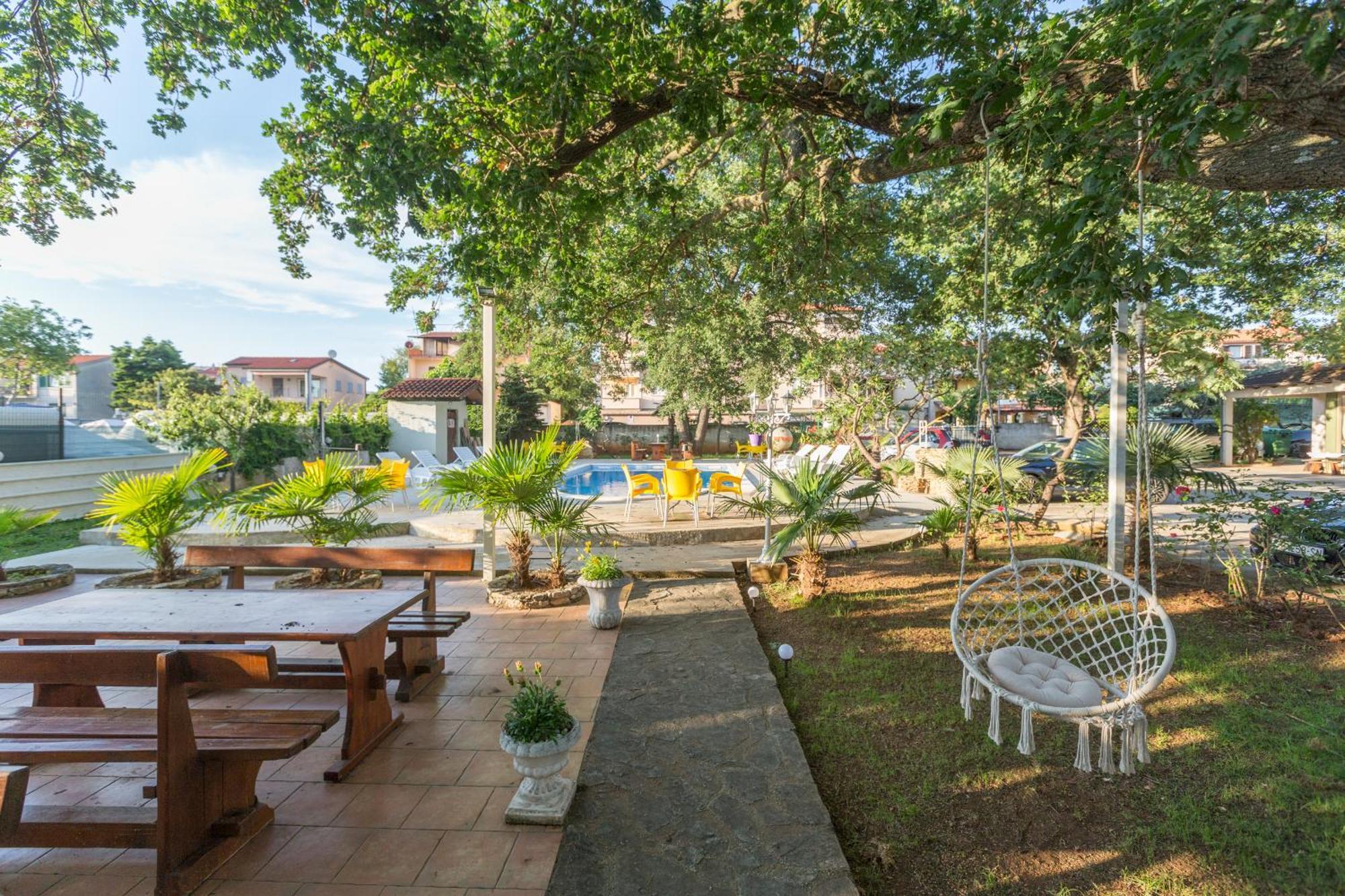 Biergarten メドゥリン エクステリア 写真